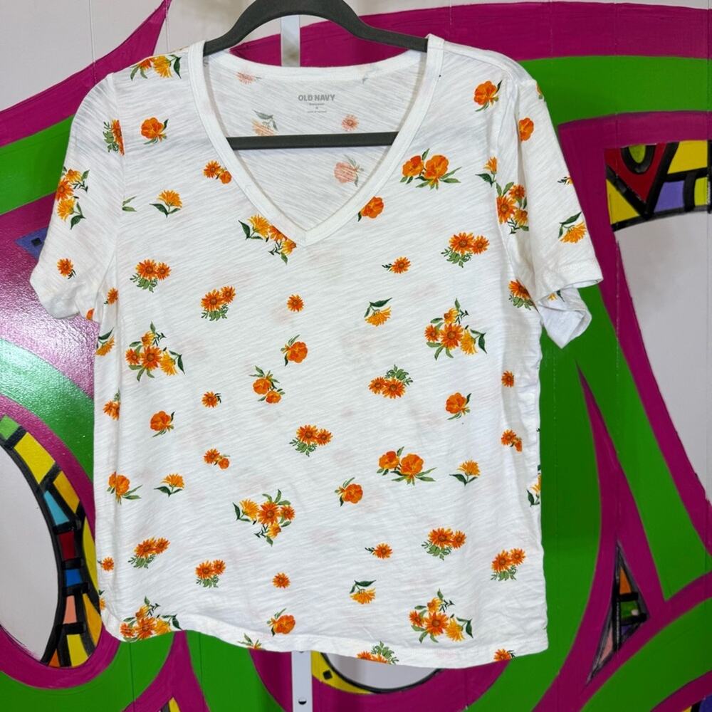 Old Navy White and Orange Boxy Short Sleeve T-shirt. Size Medium. Excellent cond